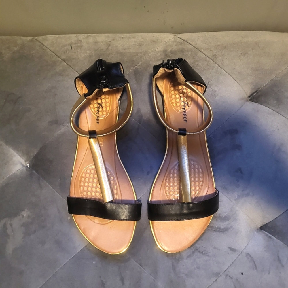 Open Toed Gold/Black Sandals